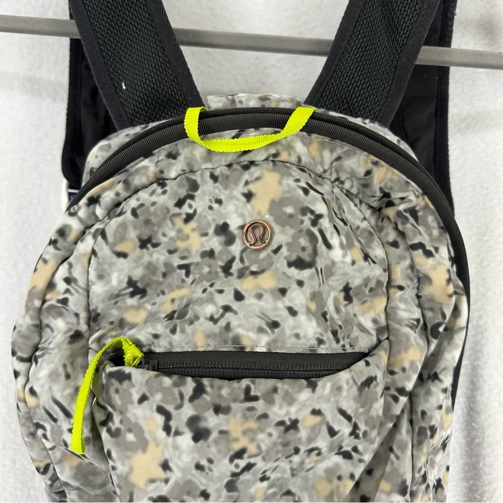 Lululemon Run From Work‎ Backpack Not So Fleur Silver Spoon